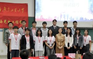 歡創(chuàng)集團黨支部參(cān)加高校促就業講壇活動